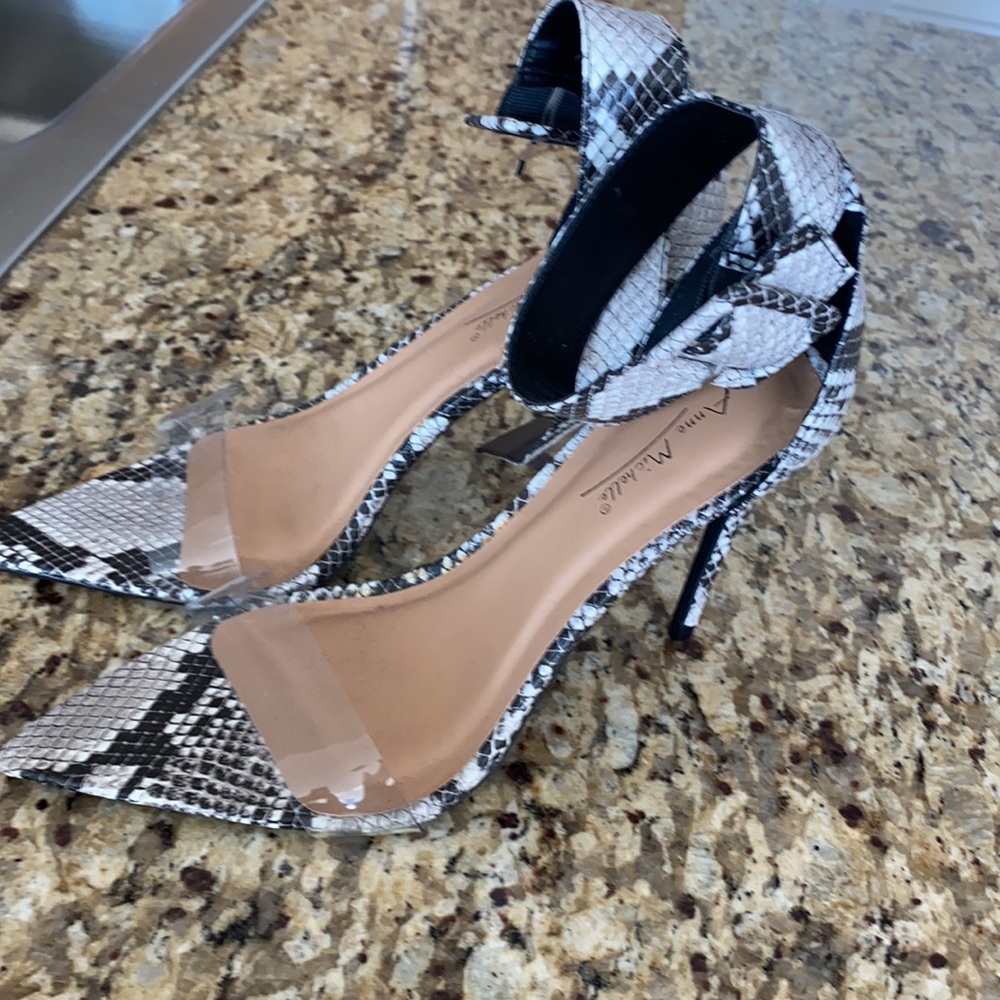 Heels - Picture 2 of 3